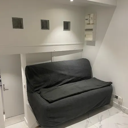 A Cote Du Sacree Coeur Et Montmartre